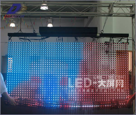 SMD LED卷簾屏-德彩光電多變<a href=http://m.baibaigao.cn target=_blank>led顯示屏</a>精彩呈現(xiàn)