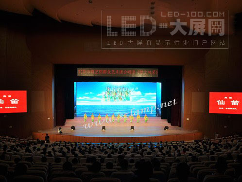 藍(lán)普打造國內(nèi)首個自由升降高度達(dá)18.5米顯示屏