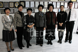 中國女企業(yè)家協(xié)會(huì)及深圳女企業(yè)家協(xié)會(huì)領(lǐng)導(dǎo)蒞臨雷曼光電參觀交流